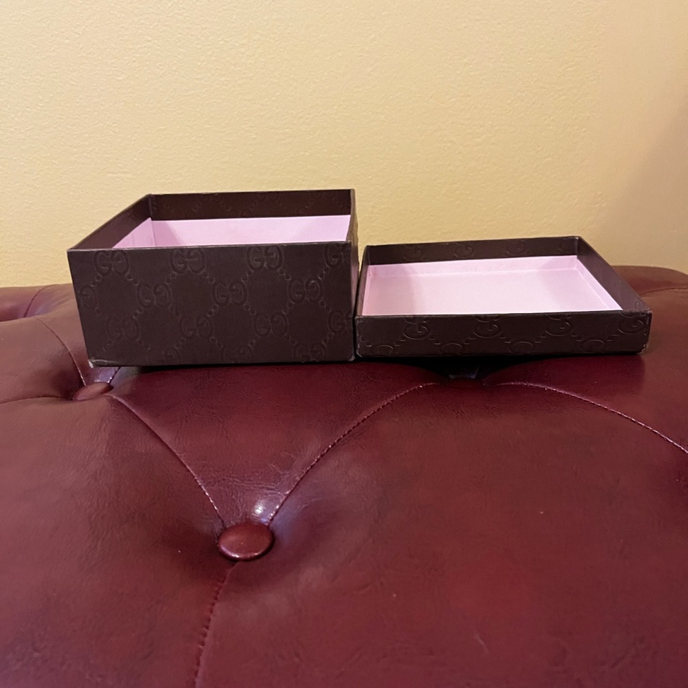 Gucci Embossed Brown Box with Gold Logo - Picture 3 of 14
